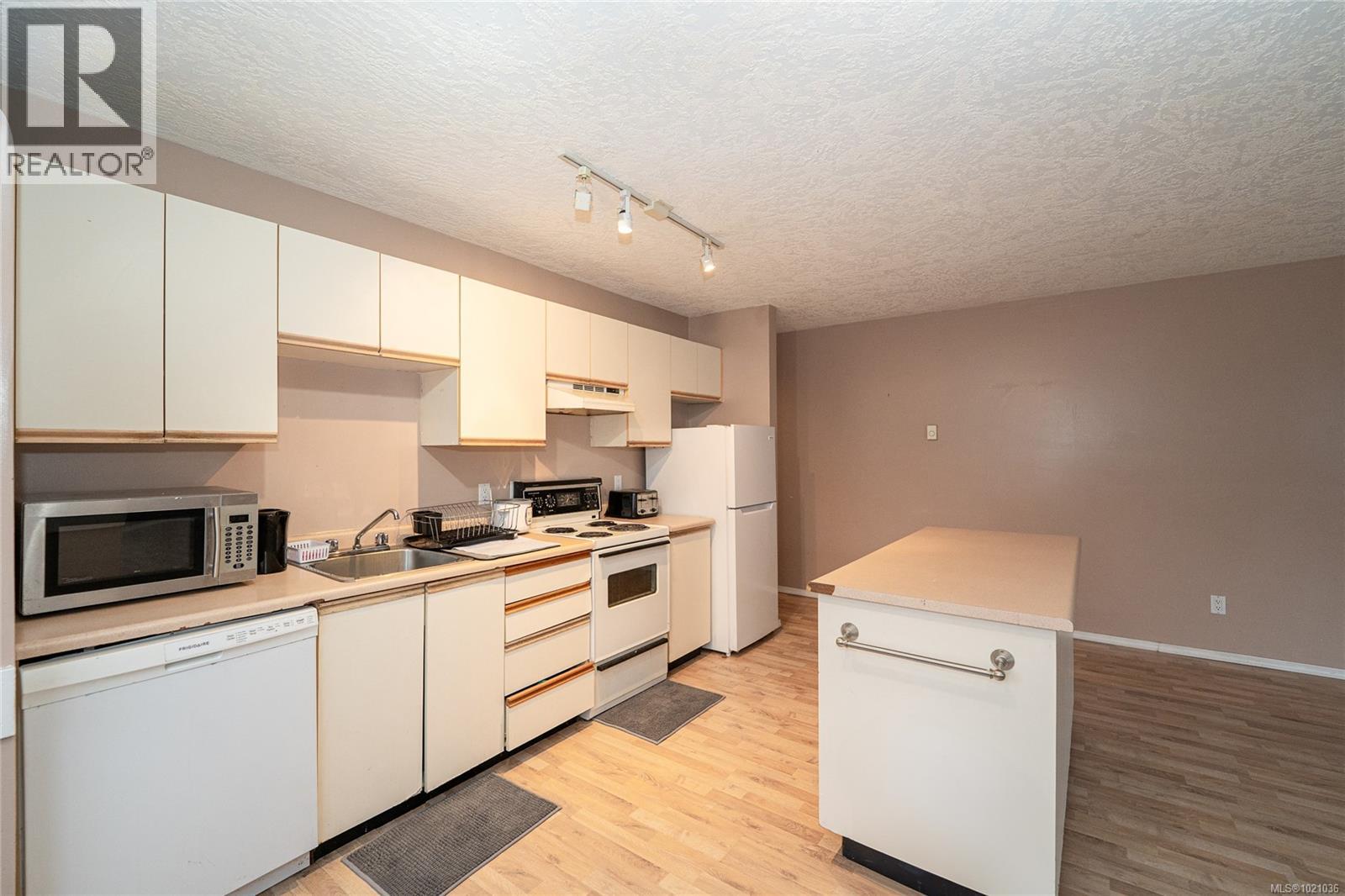 103 2525 Dingwall St, Duncan