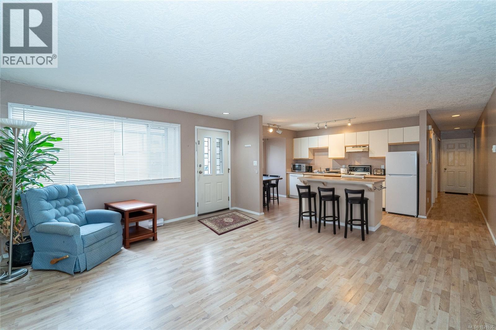 103 2525 Dingwall St, Duncan