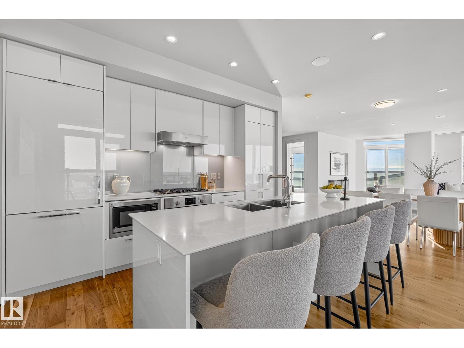 #4704 10360 102 ST NW, Edmonton