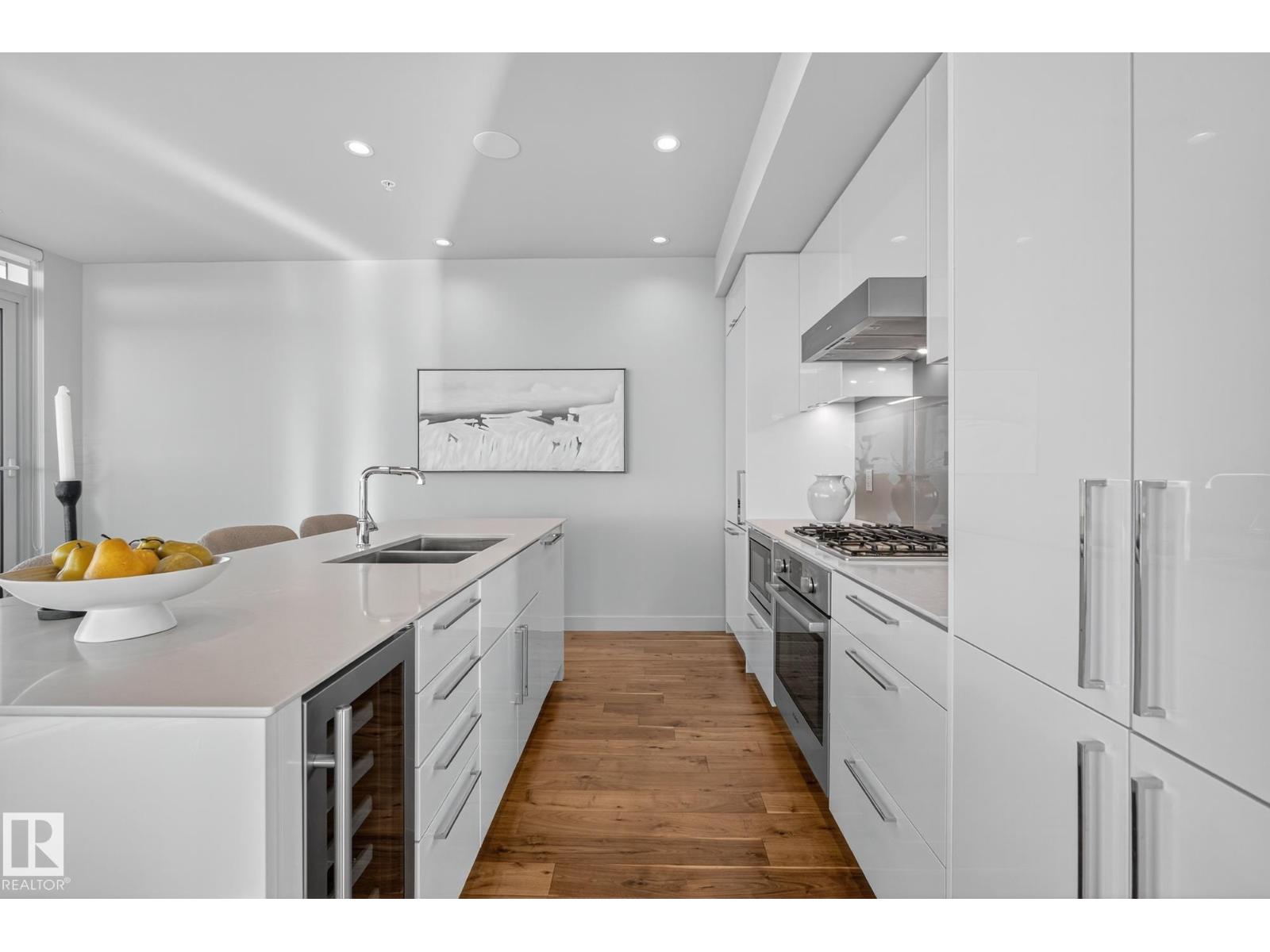 #4704 10360 102 ST NW, Edmonton