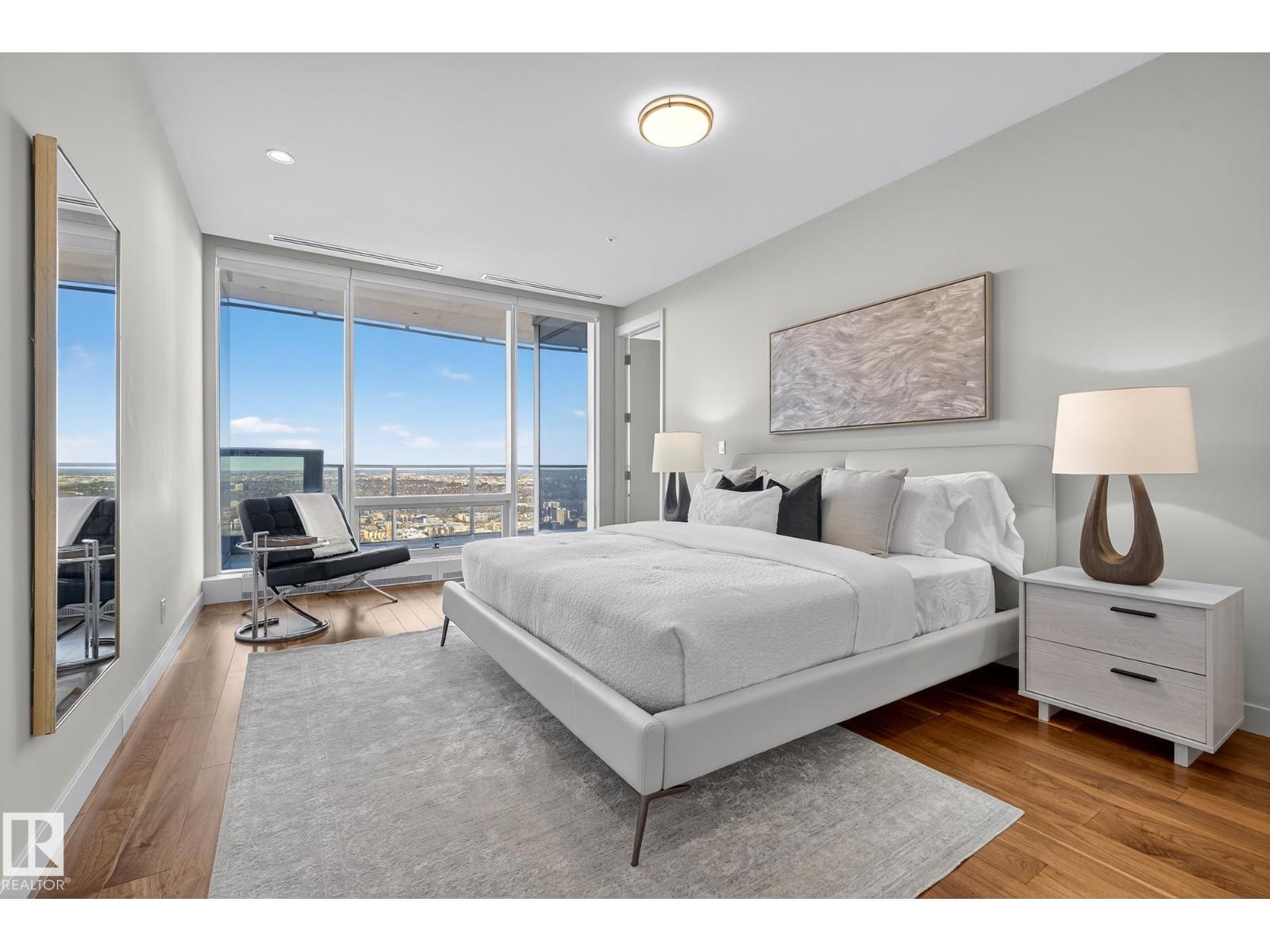 #4704 10360 102 ST NW, Edmonton