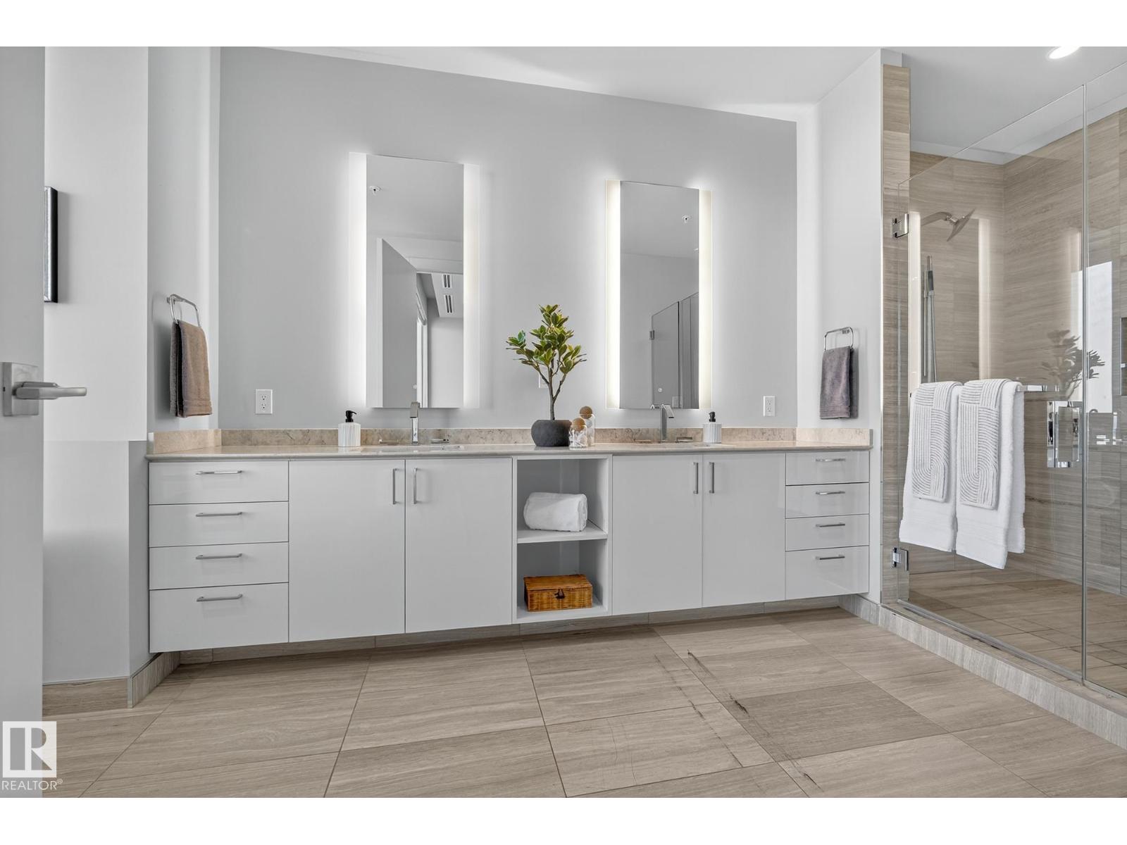 #4704 10360 102 ST NW, Edmonton