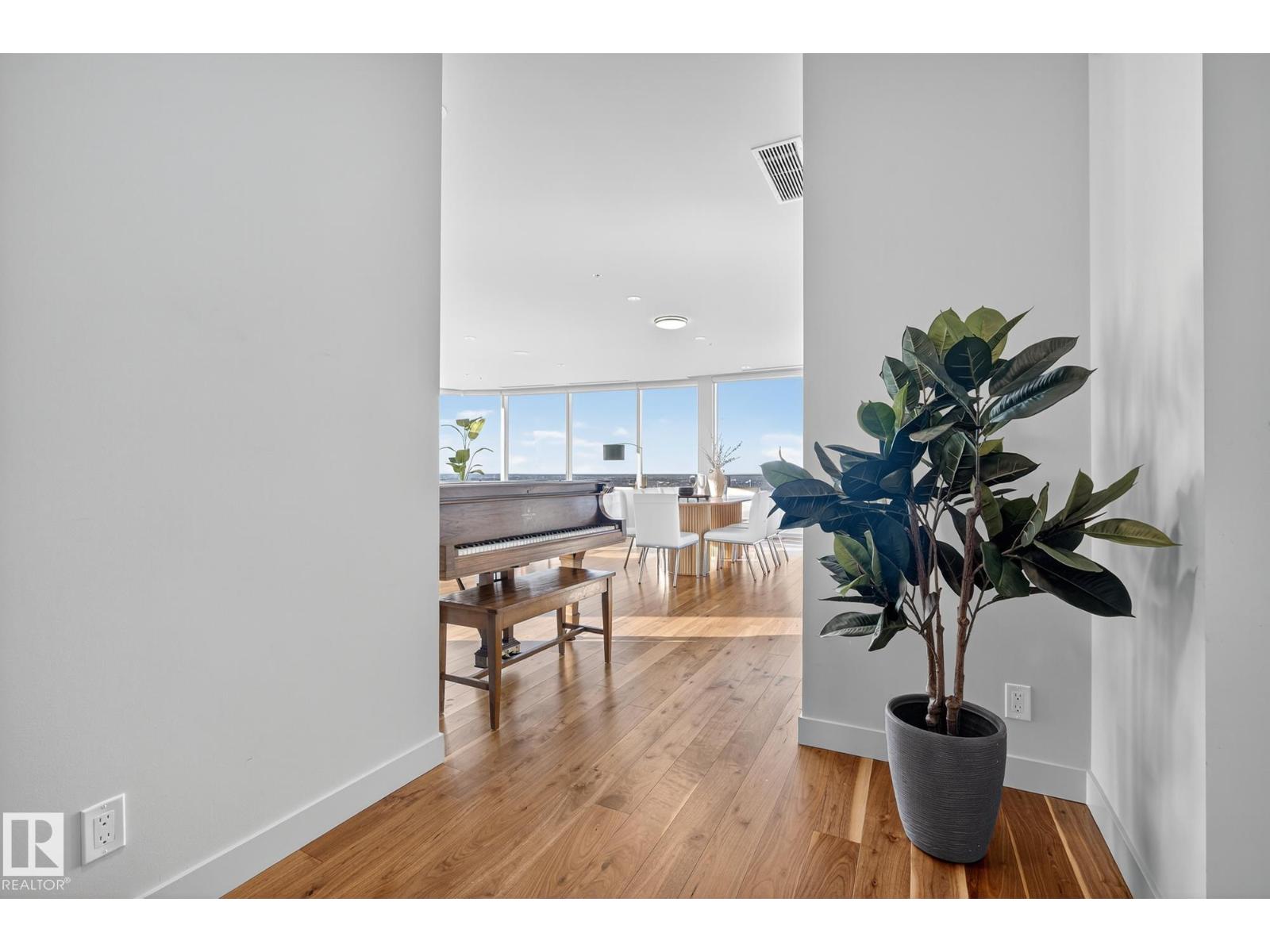 #4704 10360 102 ST NW, Edmonton