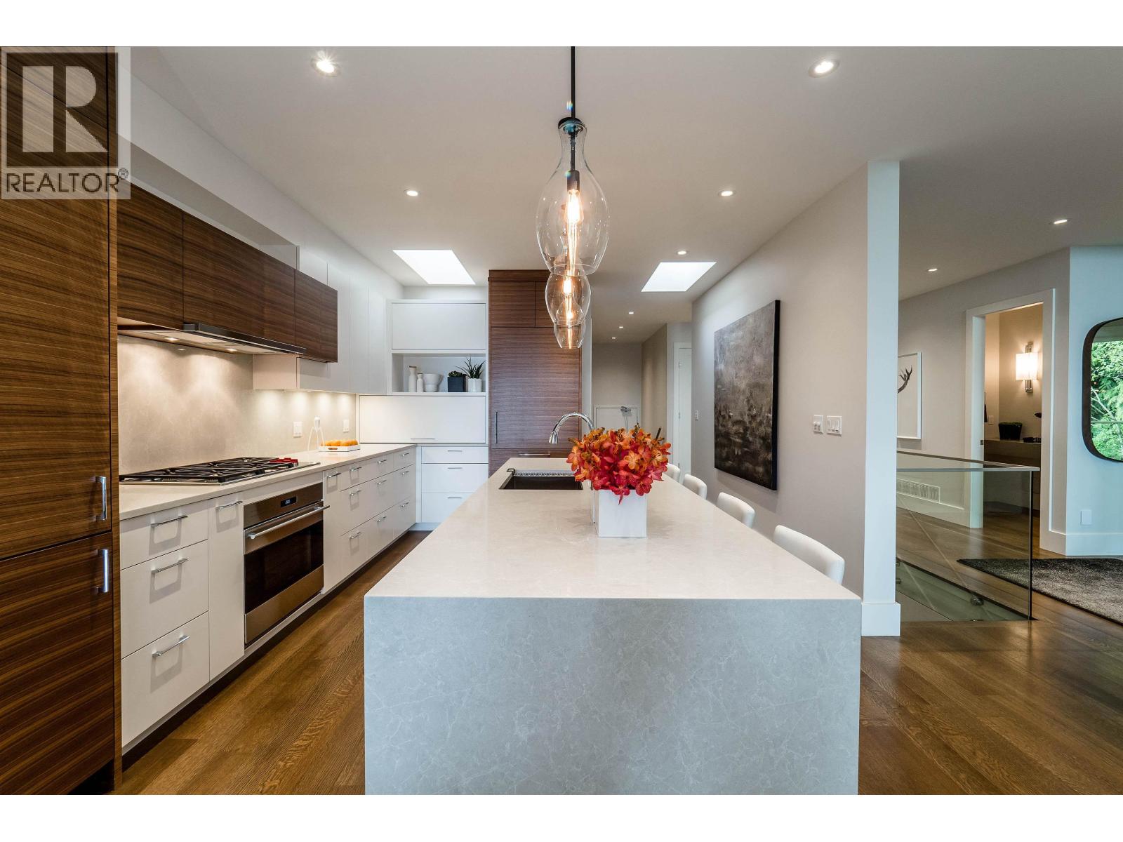 2336 FOLKESTONE WAY, West Vancouver