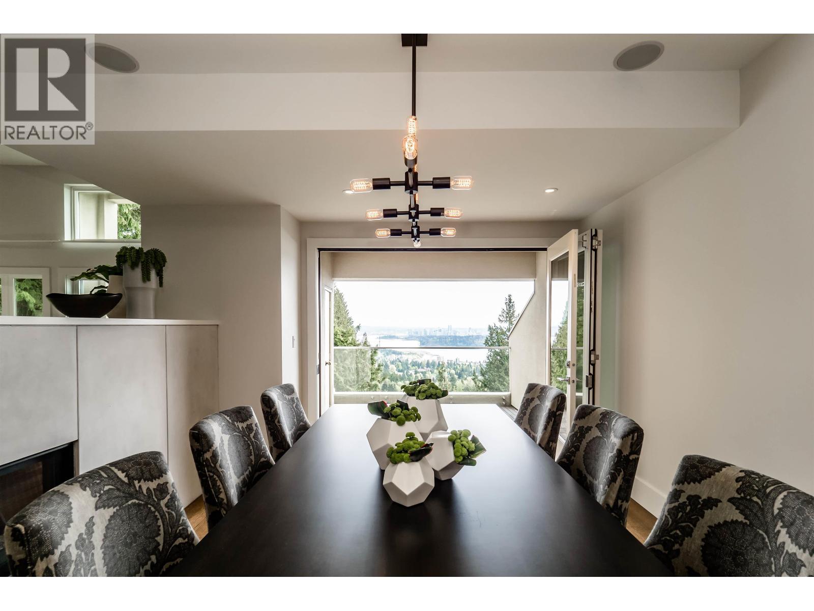 2336 FOLKESTONE WAY, West Vancouver
