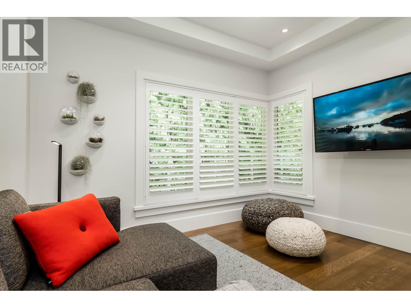 2336 FOLKESTONE WAY, West Vancouver