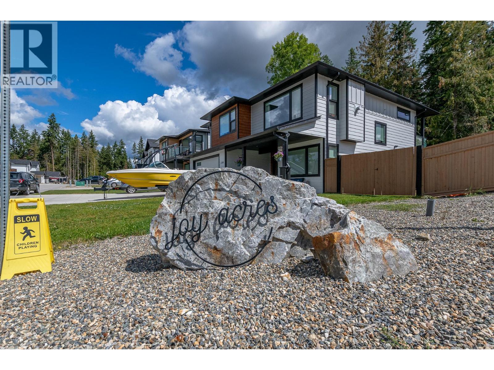  1450 21 Street Northeast, Salmon Arm