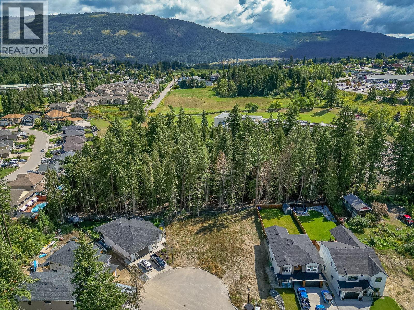  1450 21 Street Northeast, Salmon Arm