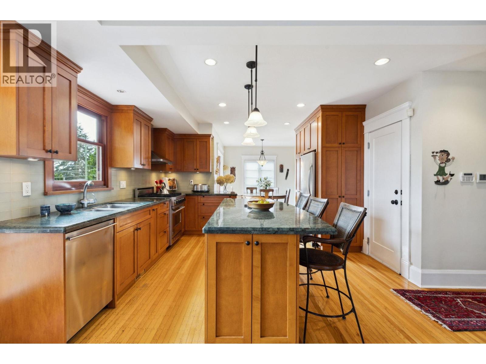 349 E 24TH STREET, North Vancouver