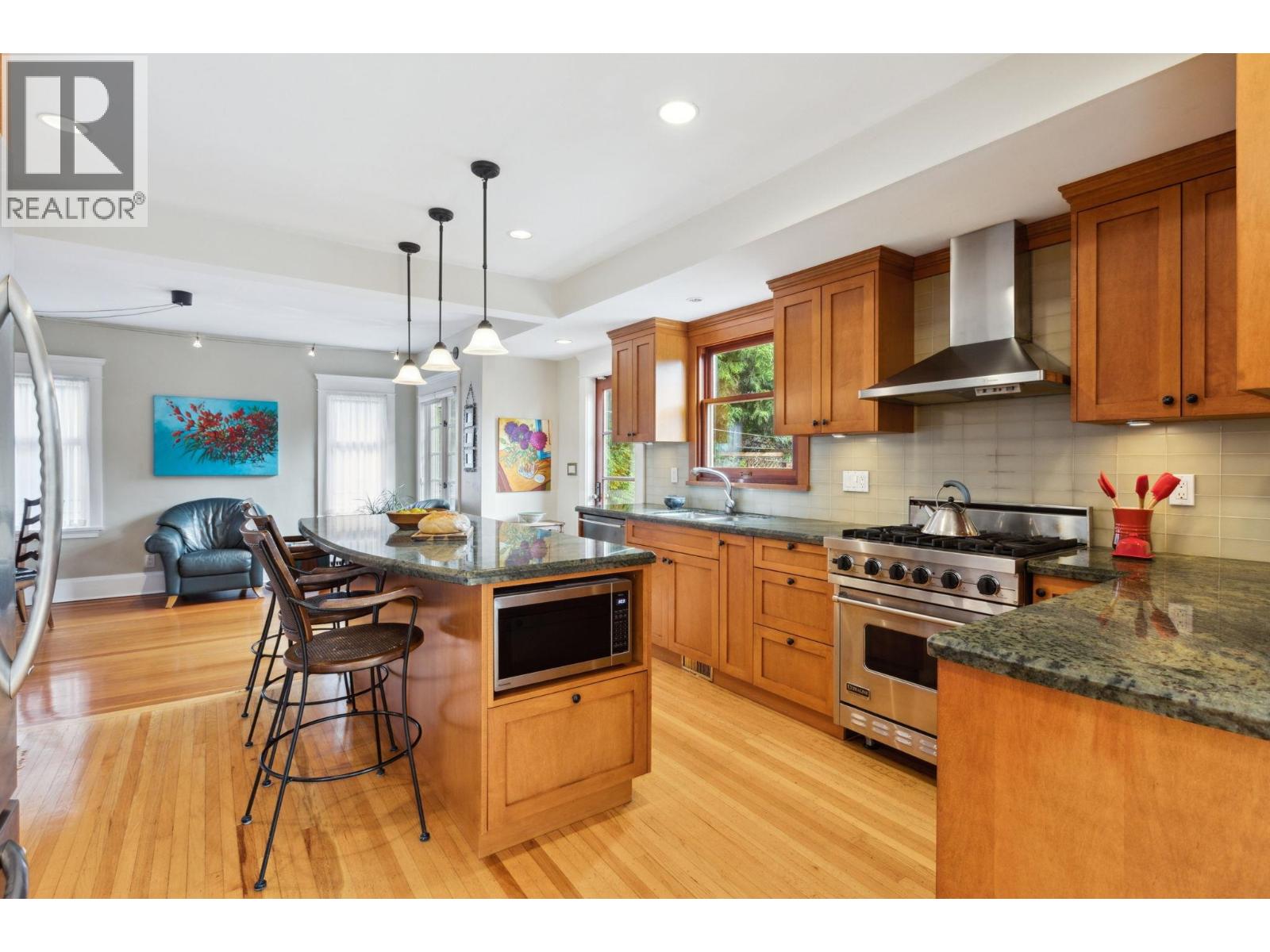 349 E 24TH STREET, North Vancouver