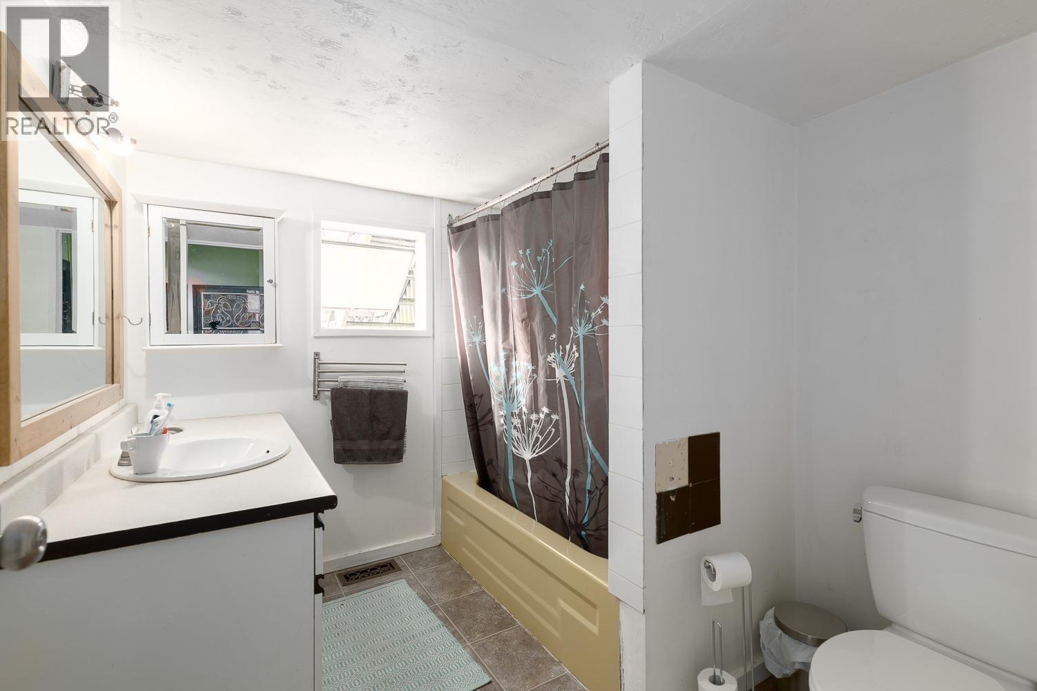 928 E 17TH AVENUE, Vancouver