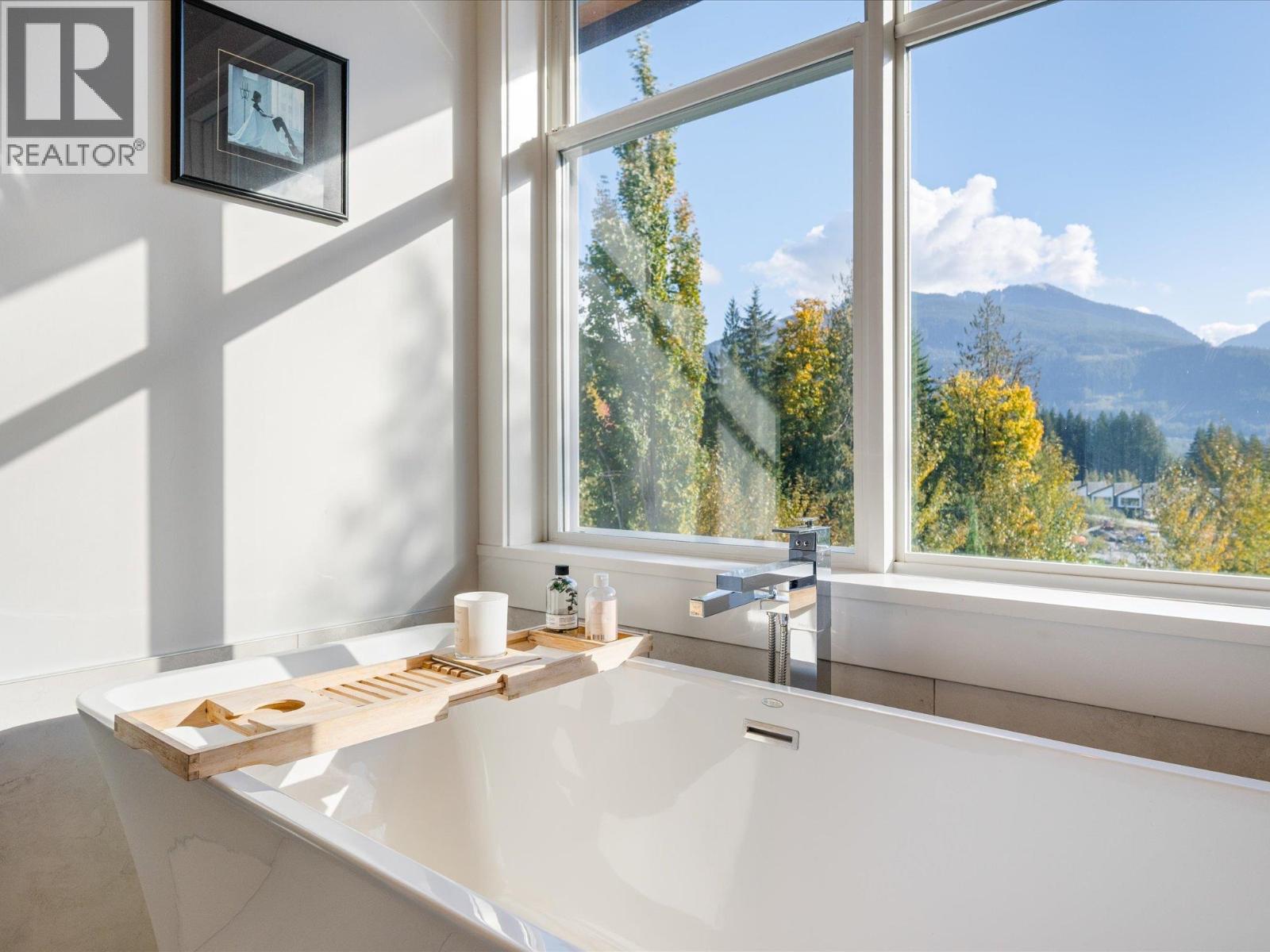 2954 STRANGWAY PLACE, Squamish