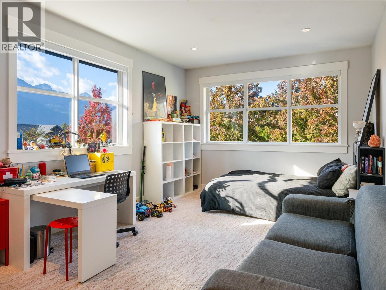 2954 STRANGWAY PLACE, Squamish