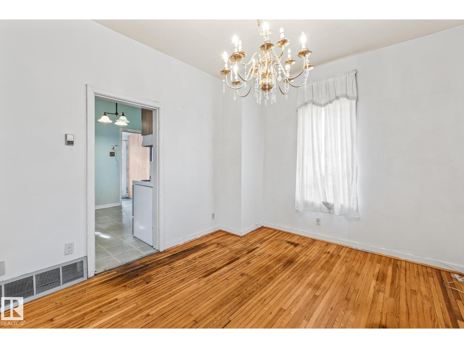 9325 110 AV NW, Edmonton