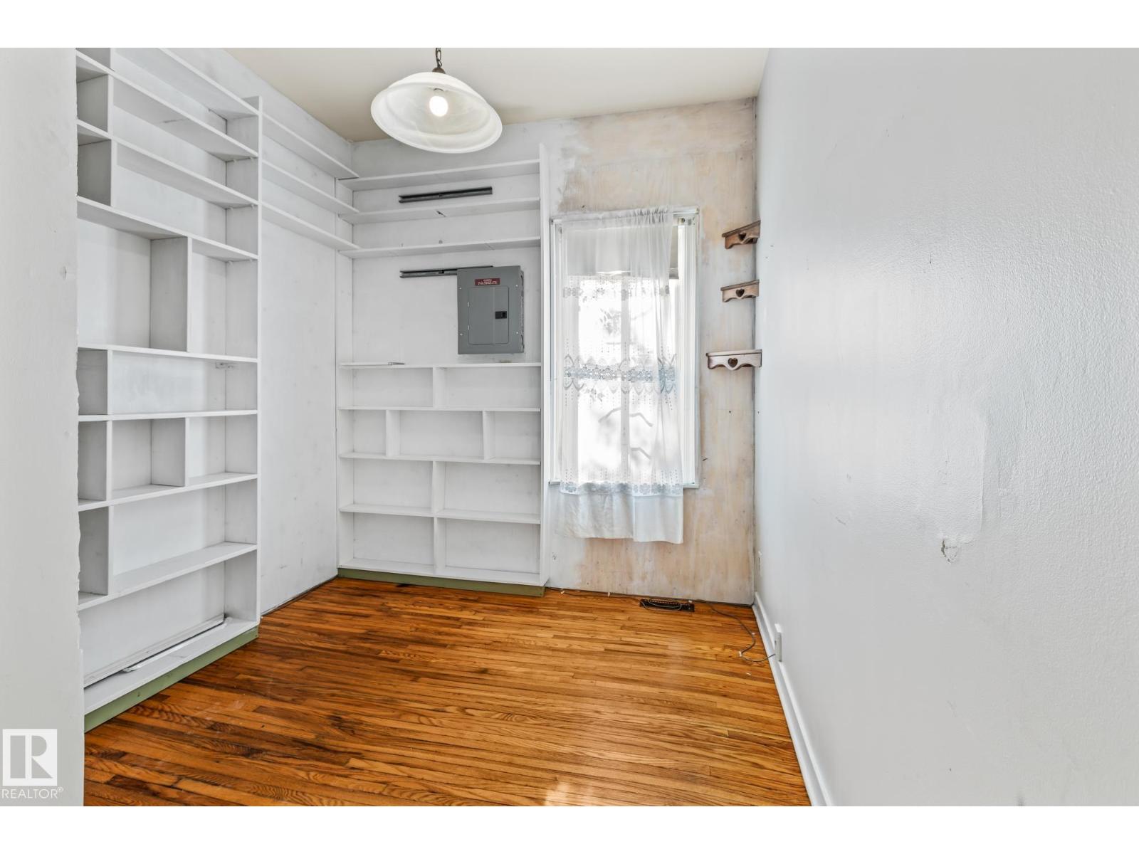 9325 110 AV NW, Edmonton