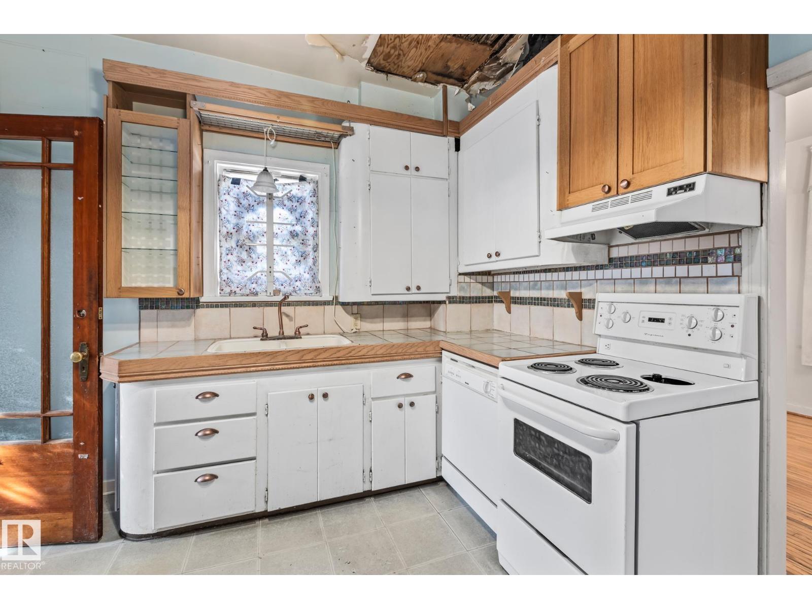 9325 110 AV NW, Edmonton