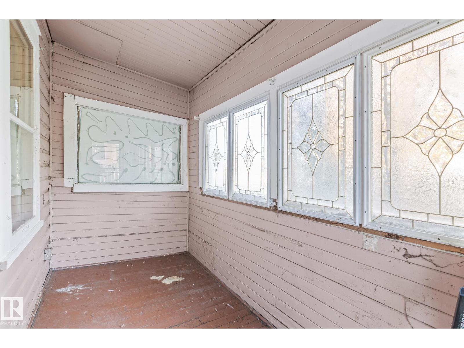 9325 110 AV NW, Edmonton