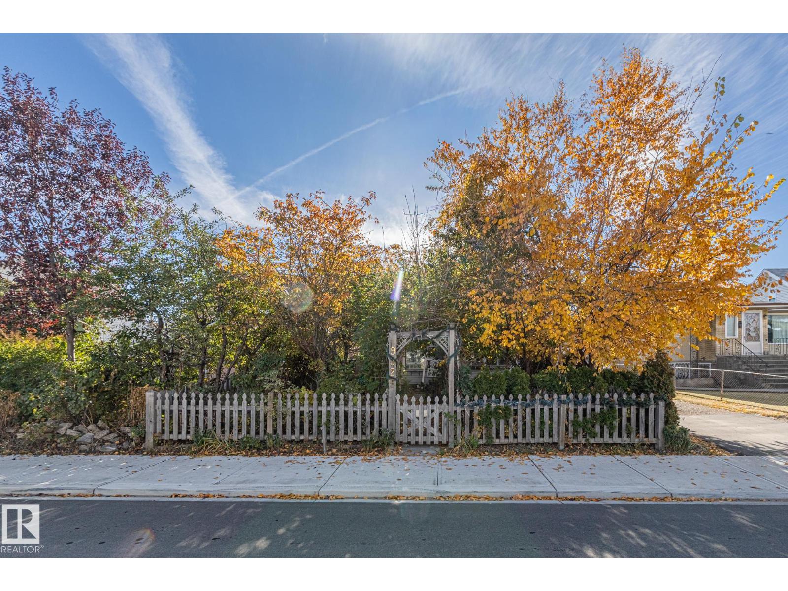 9325 110 AV NW, Edmonton