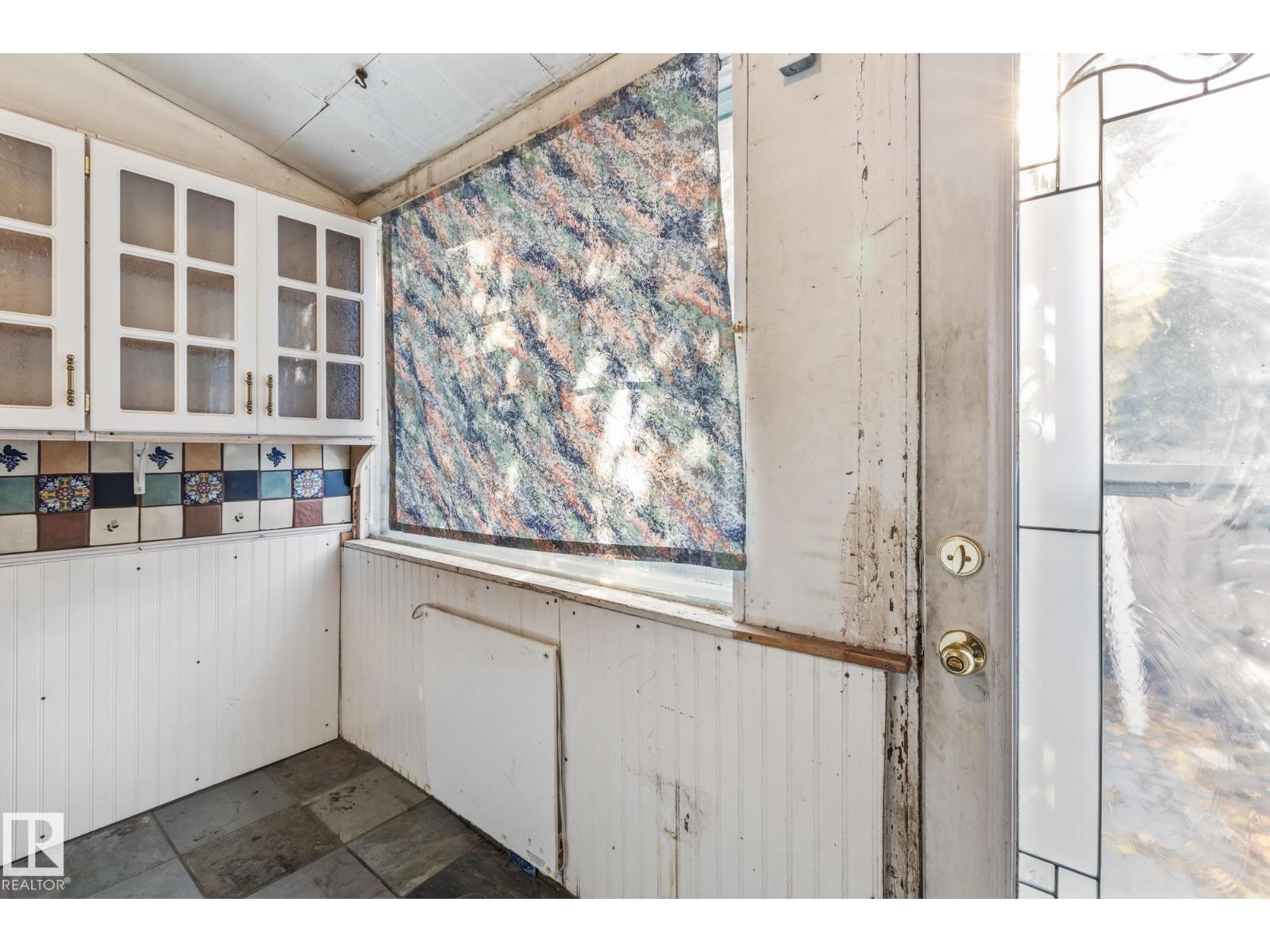 9325 110 AV NW, Edmonton