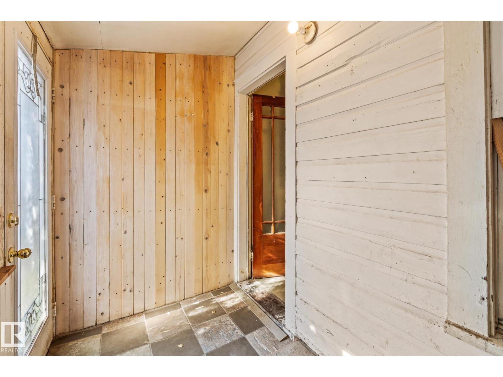 9325 110 AV NW, Edmonton