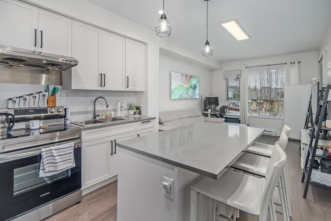 #213-8360 DELSOM Way, Delta