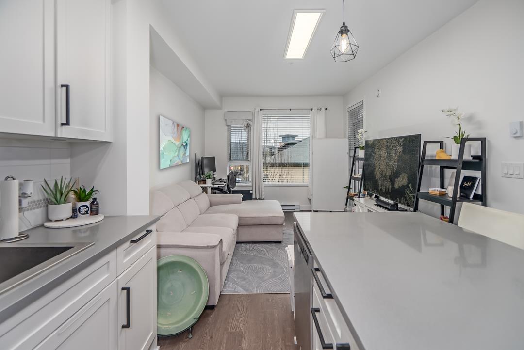 #213-8360 DELSOM Way, Delta