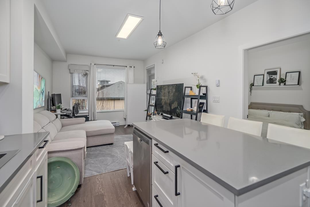 #213-8360 DELSOM Way, Delta