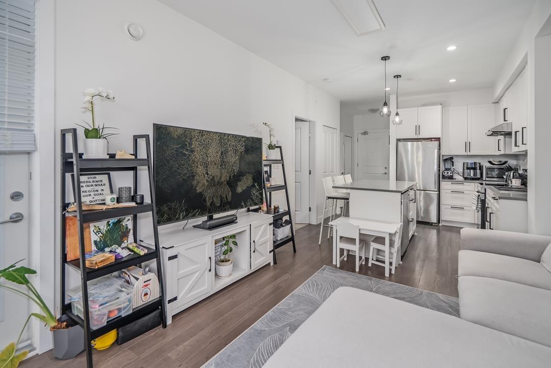 #213-8360 DELSOM Way, Delta