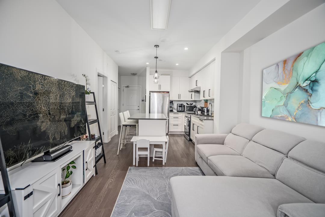 #213-8360 DELSOM Way, Delta