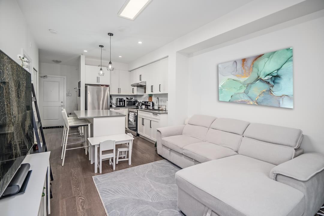 #213-8360 DELSOM Way, Delta