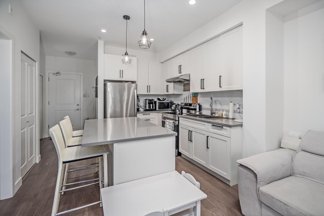 #213-8360 DELSOM Way, Delta