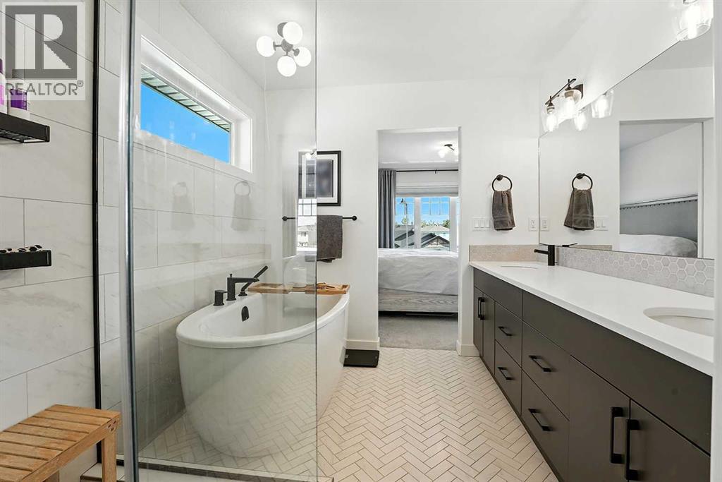 Single Family House for Sale in  Emmett Crescent Evergreen Red Deer 