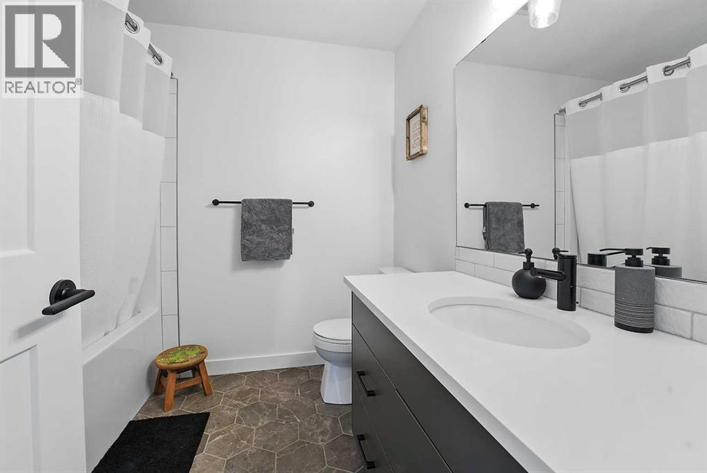 Single Family House for Sale in  Emmett Crescent Evergreen Red Deer 