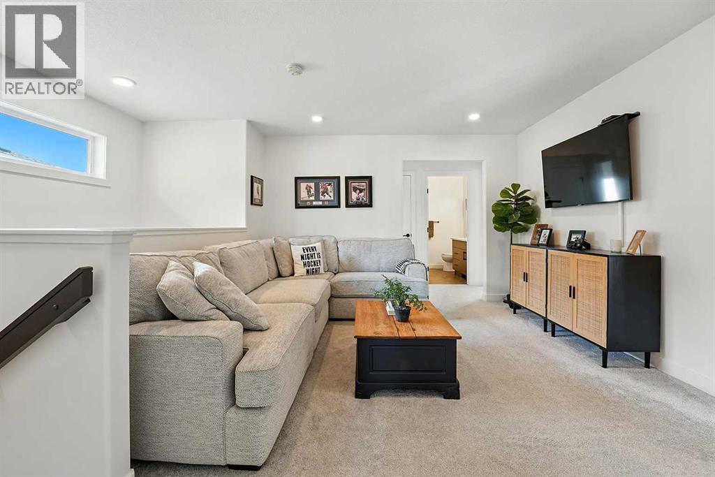 Single Family House for Sale in  Emmett Crescent Evergreen Red Deer 