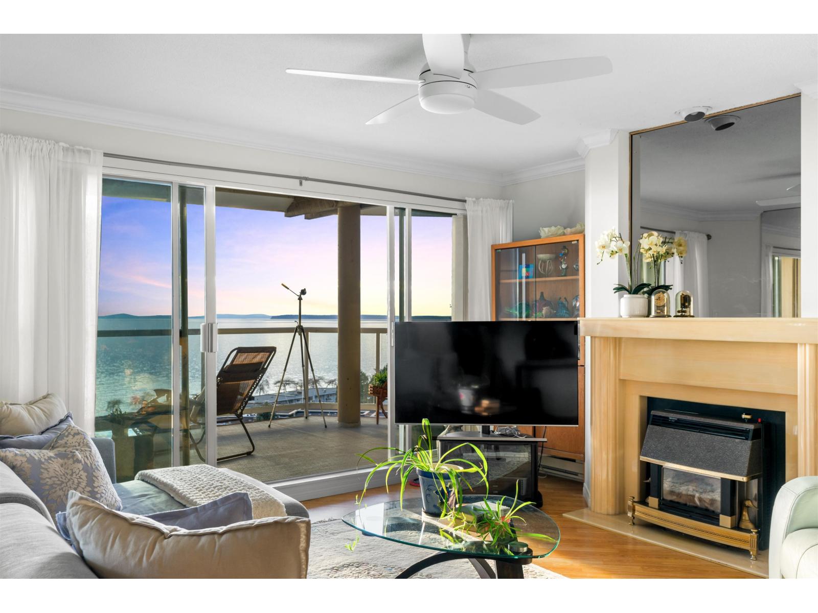 402 15025 VICTORIA AVENUE, White Rock