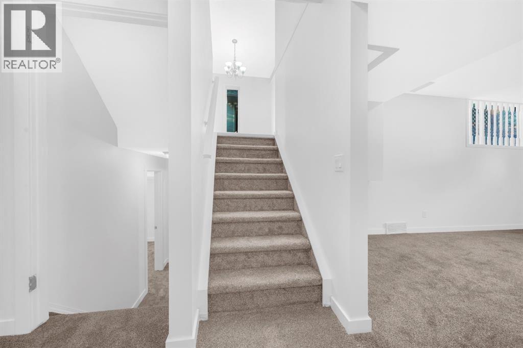 Single Family House 4 Level for Sale in  Shawbrooke Road SW Shawnessy Calgary 