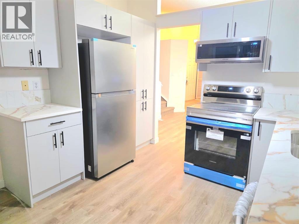 Single Family House 4 Level for Sale in  Shawbrooke Road SW Shawnessy Calgary 