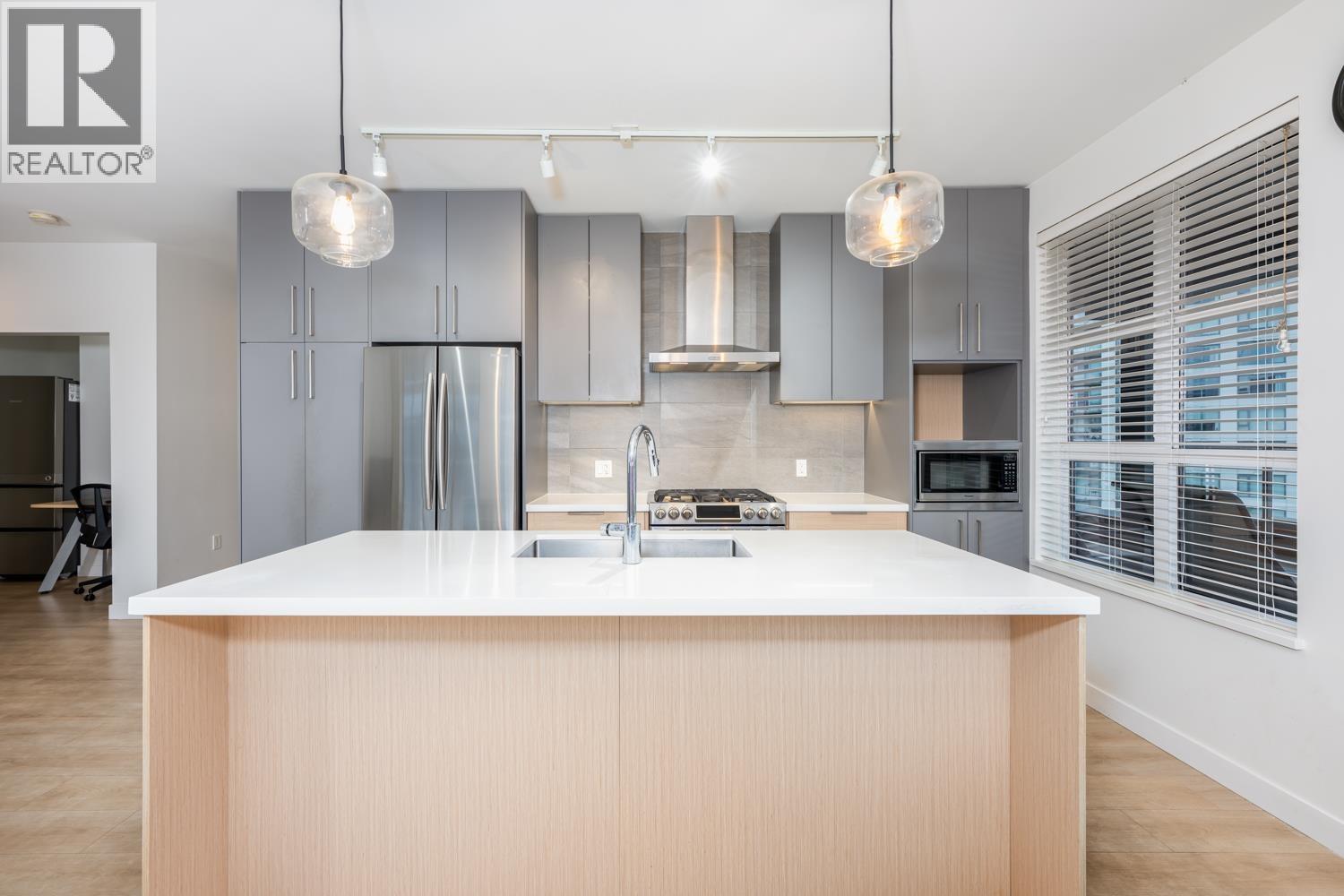 509 603 REGAN AVENUE, Coquitlam