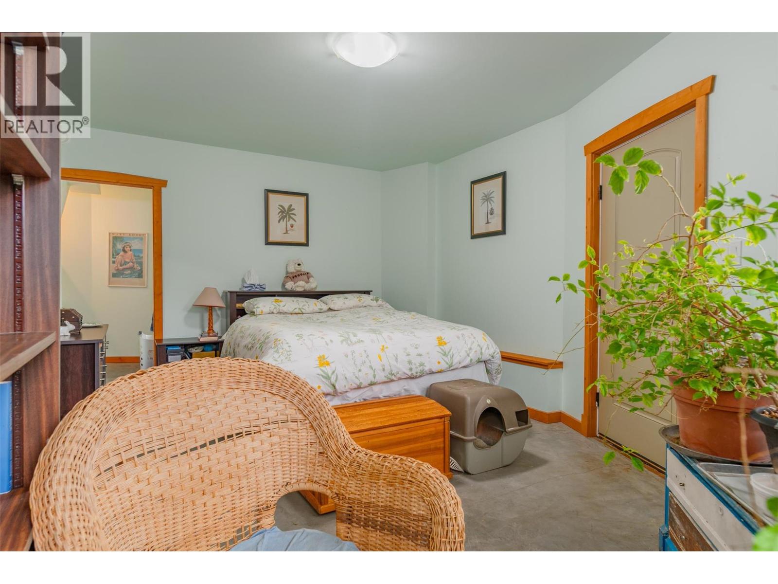 810A 16TH AVENUE - 86