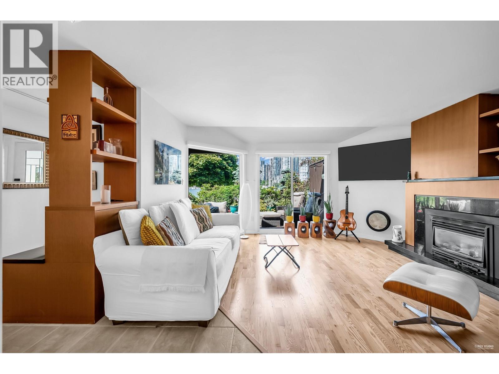 1106 IRONWORK PASSAGE, Vancouver