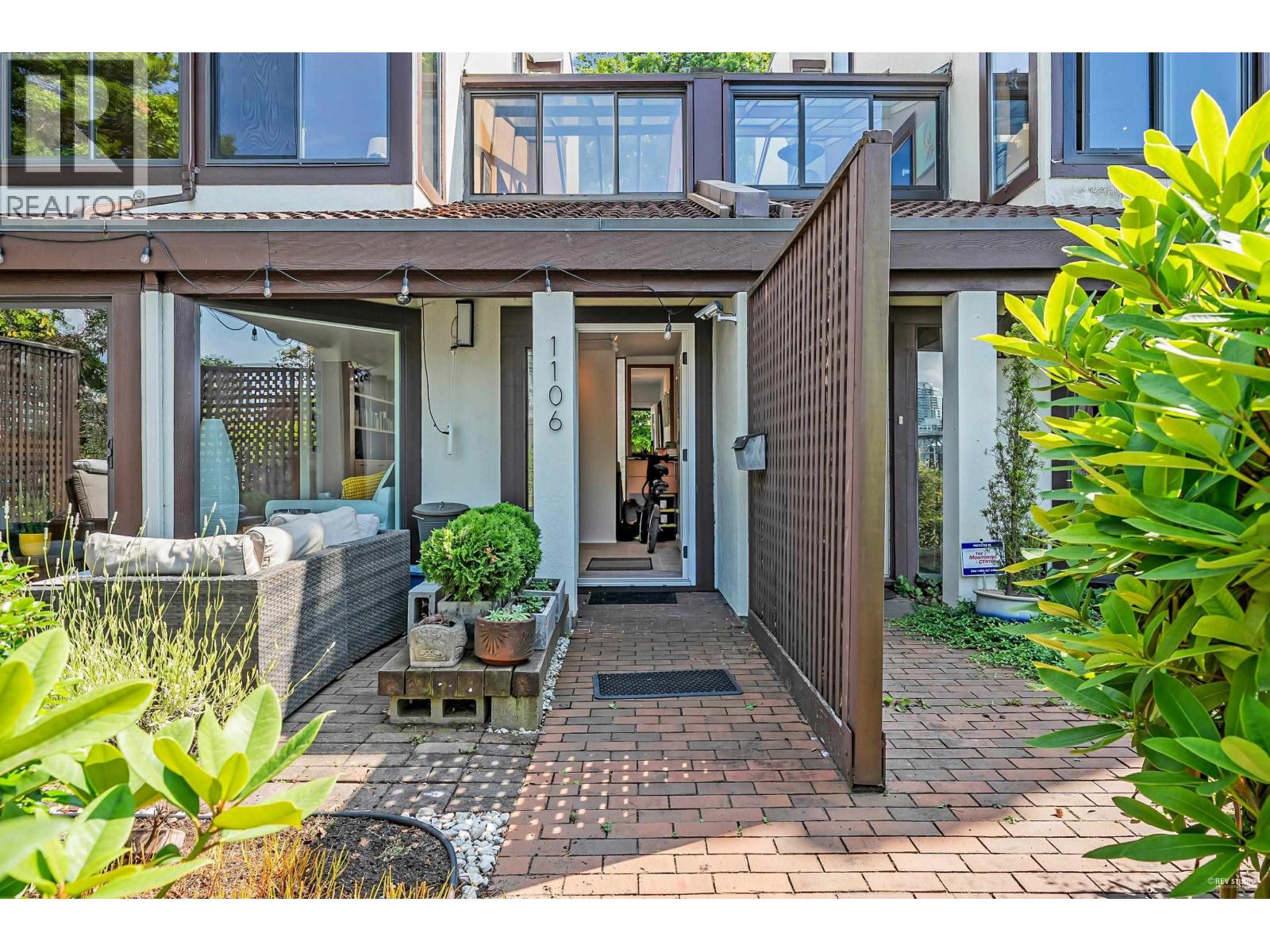 1106 IRONWORK PASSAGE, Vancouver