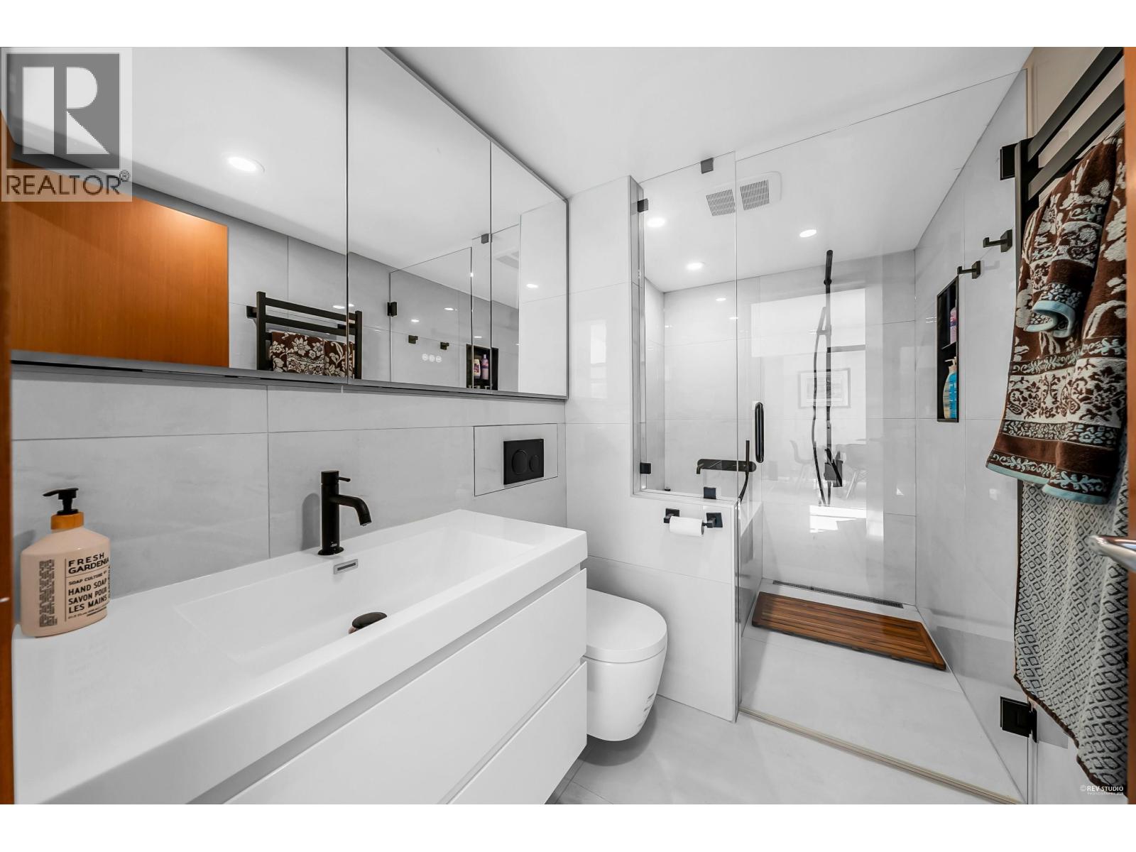 1106 IRONWORK PASSAGE, Vancouver