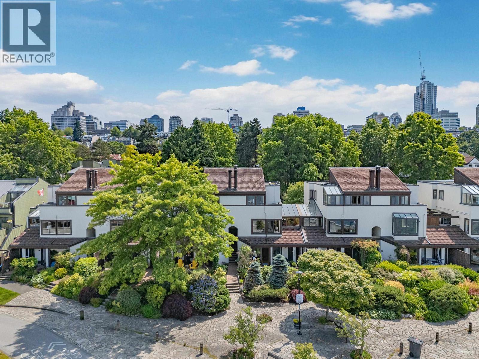 1106 IRONWORK PASSAGE, Vancouver