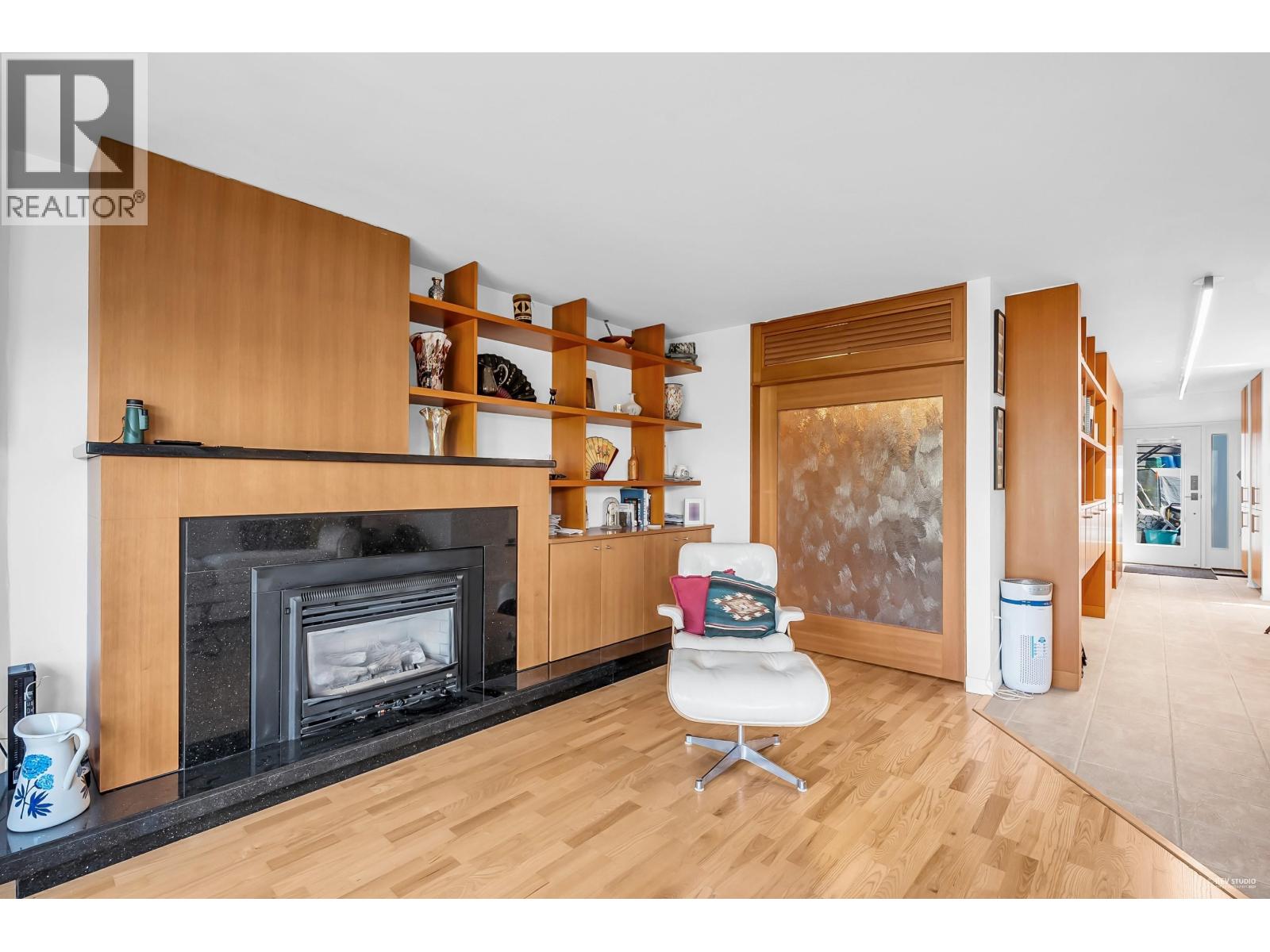 1106 IRONWORK PASSAGE, Vancouver