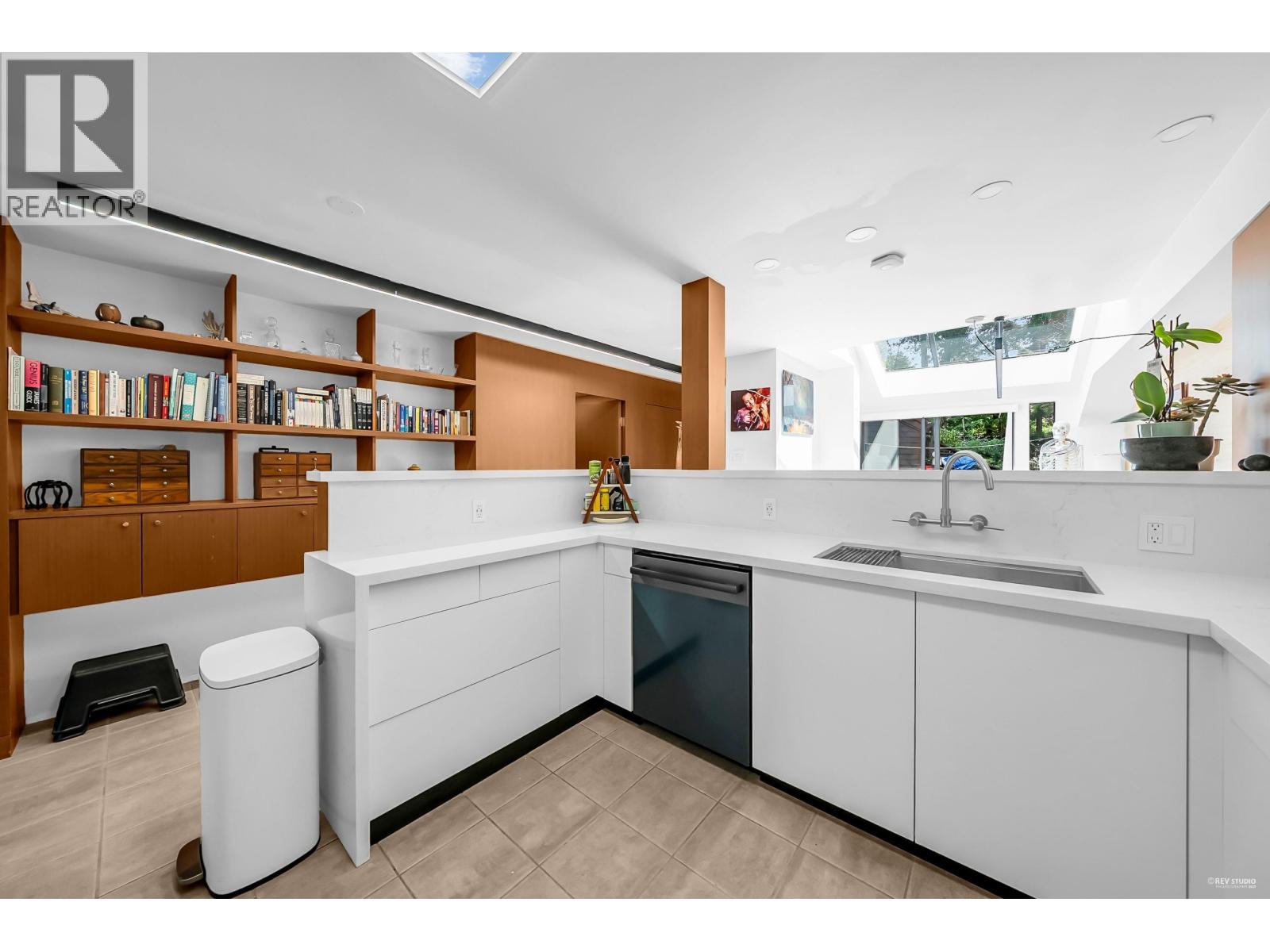 1106 IRONWORK PASSAGE, Vancouver