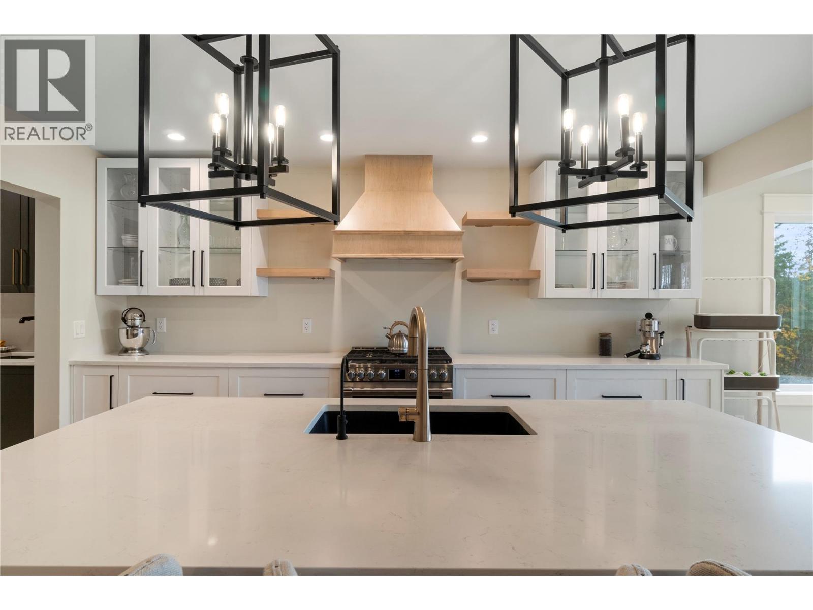 2270 Lions Ridge Road, Celista