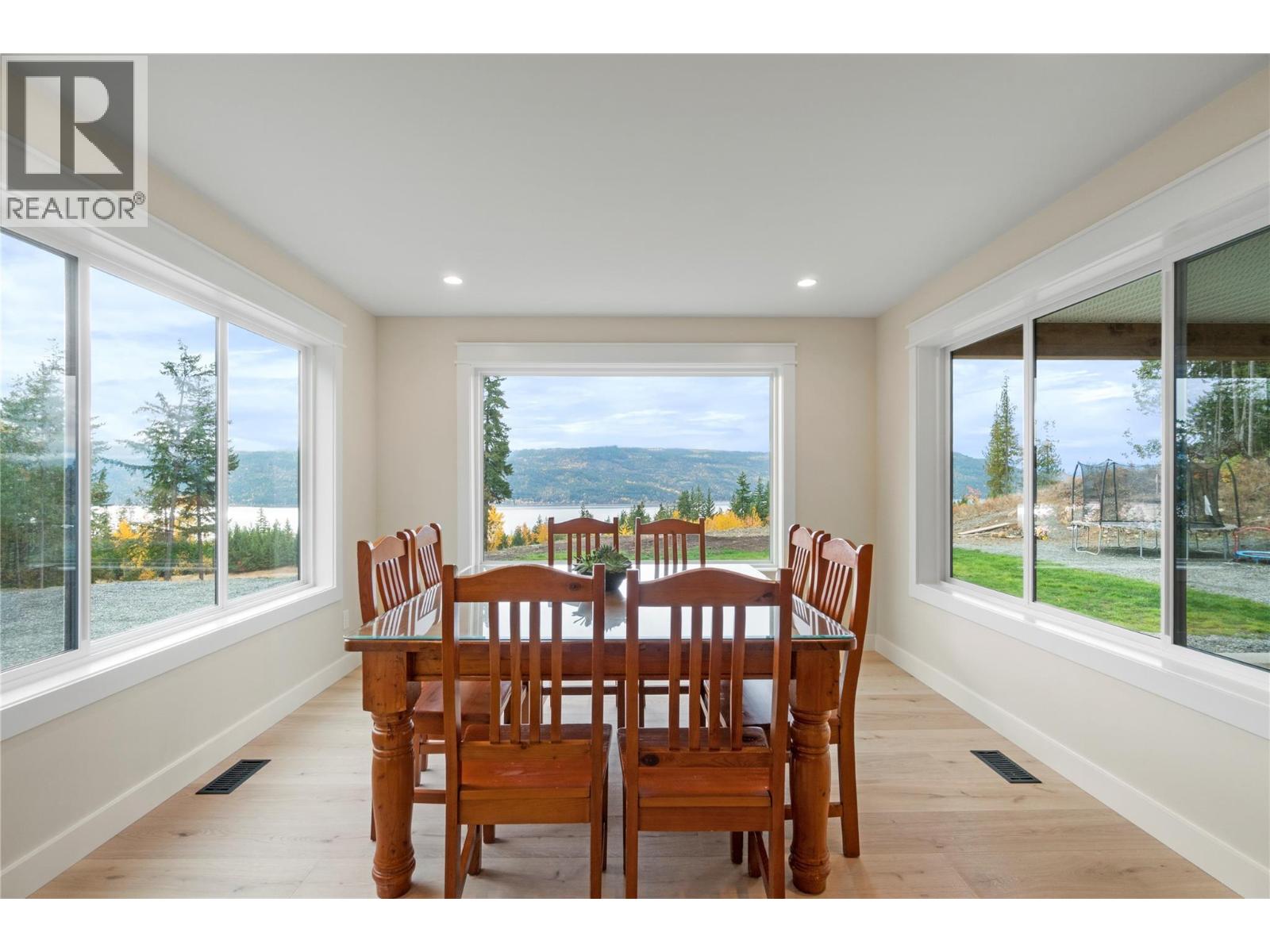 2270 Lions Ridge Road, Celista