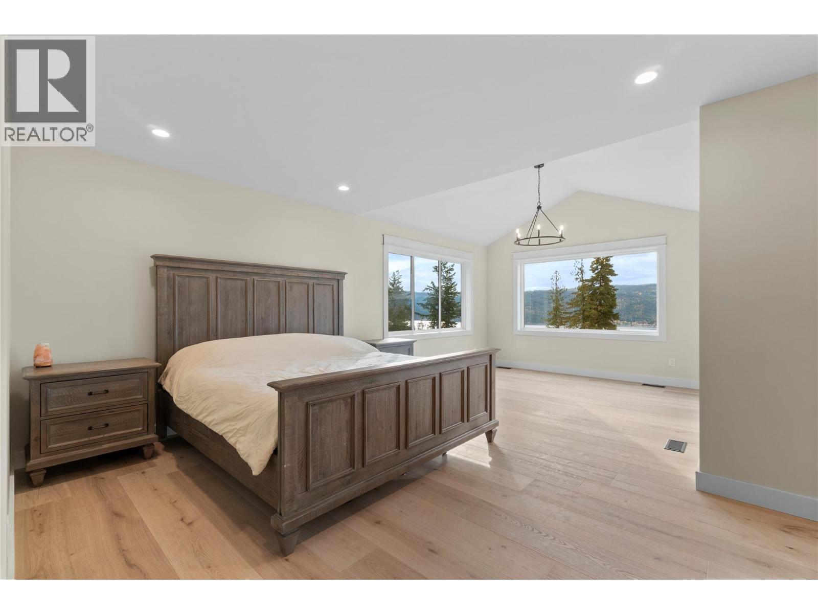 2270 Lions Ridge Road, Celista