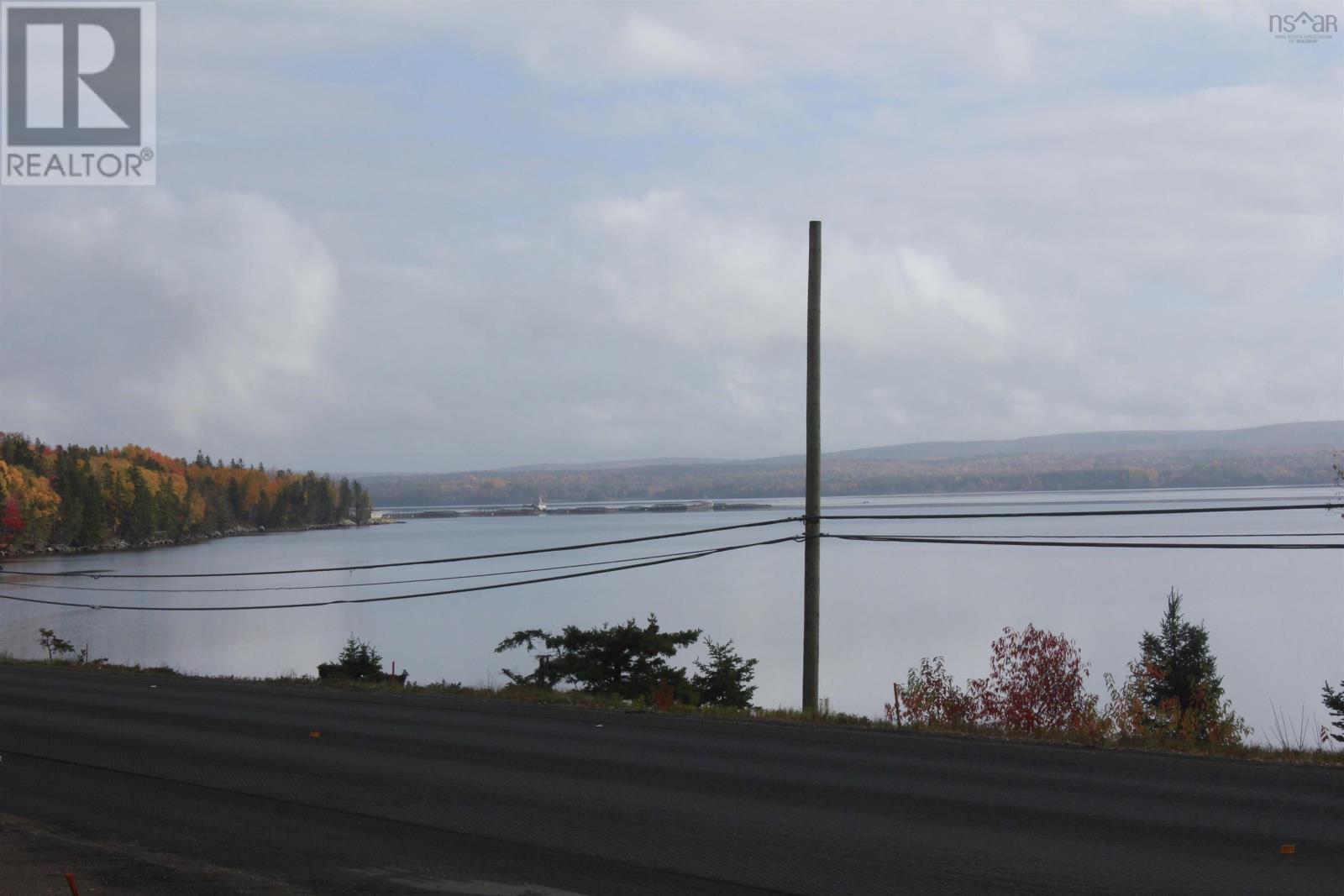 Property 13 of 48 of 10783 Highway 105