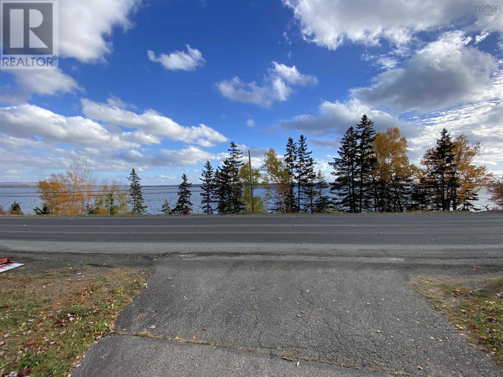 Property 29 of 48 of 10783 Highway 105